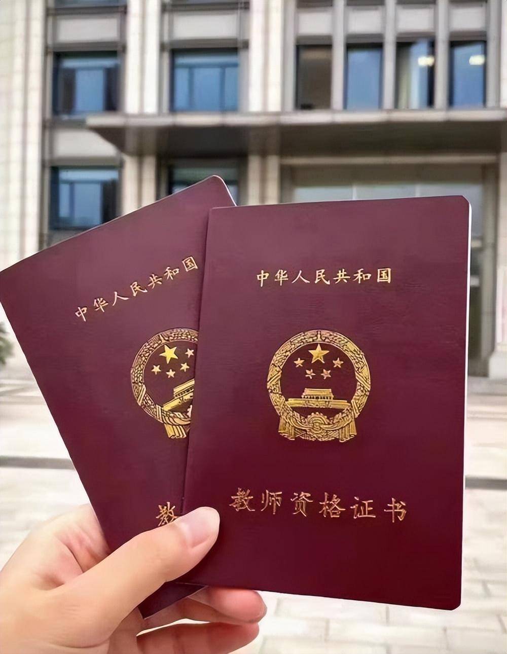 本地证件制作服务跑断腿 vs 线上代办:到底谁更省心?